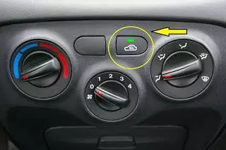 車子暴曬後很熱?只要【這個按鈕】就可以解決一切了~快學起來啊!
