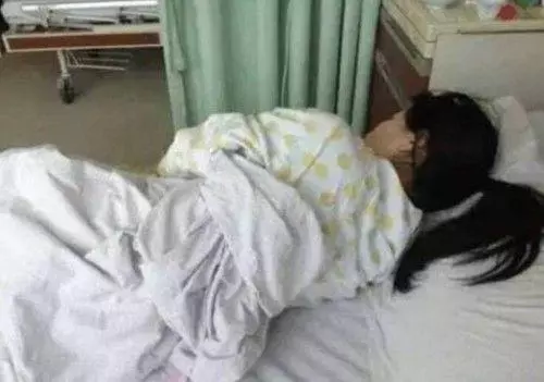 妻子流產後,夜晚一直說床下有哭聲,掀開床鋪,俺蒙了