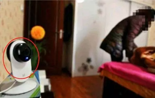 女子帶18歲女兒再婚,搬到丈夫家一年,偷裝監控,查看後蒙了