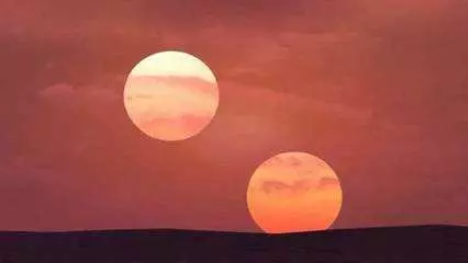 如果我們有兩個太陽,地球該怎樣運行?看看這個鄰居就知道了
