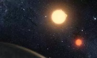如果我們有兩個太陽,地球該怎樣運行?看看這個鄰居就知道了