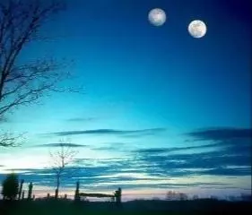 為啥地球只有月亮一顆衛星?若有兩個月亮會怎樣?地球生物或滅絕