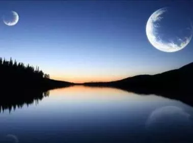 為啥地球只有月亮一顆衛星?若有兩個月亮會怎樣?地球生物或滅絕