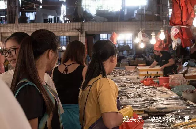 婚後妻子始終不孕,丈夫離了婚,3年後偶遇一對母子,當場不淡定