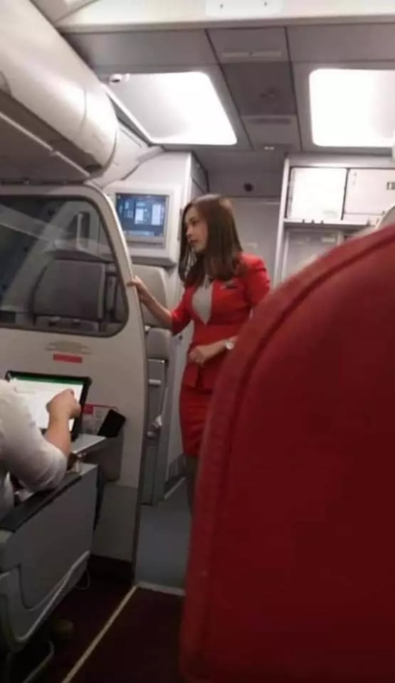 【2018 · 大馬最美空姐!】大馬AirAsia空姐竟然在網路爆紅,這天使樣貌,魔鬼身材真不得了!網友:「亞洲最美空姐