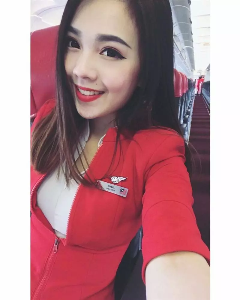 【2018 · 大馬最美空姐!】大馬AirAsia空姐竟然在網路爆紅,這天使樣貌,魔鬼身材真不得了!網友:「亞洲最美空姐