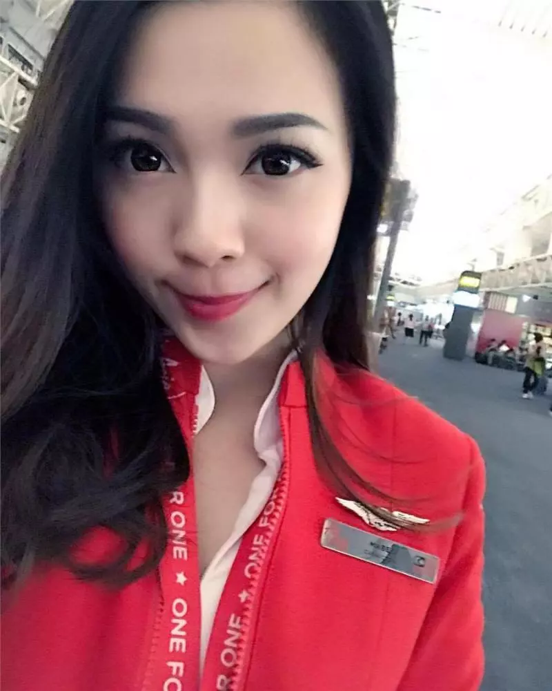 【2018 · 大馬最美空姐!】大馬AirAsia空姐竟然在網路爆紅,這天使樣貌,魔鬼身材真不得了!網友:「亞洲最美空姐