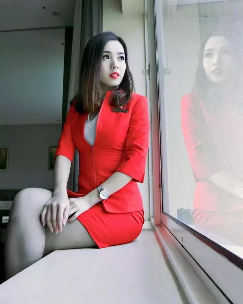 【2018 · 大馬最美空姐!】大馬AirAsia空姐竟然在網路爆紅,這天使樣貌,魔鬼身材真不得了!網友:「亞洲最美空姐