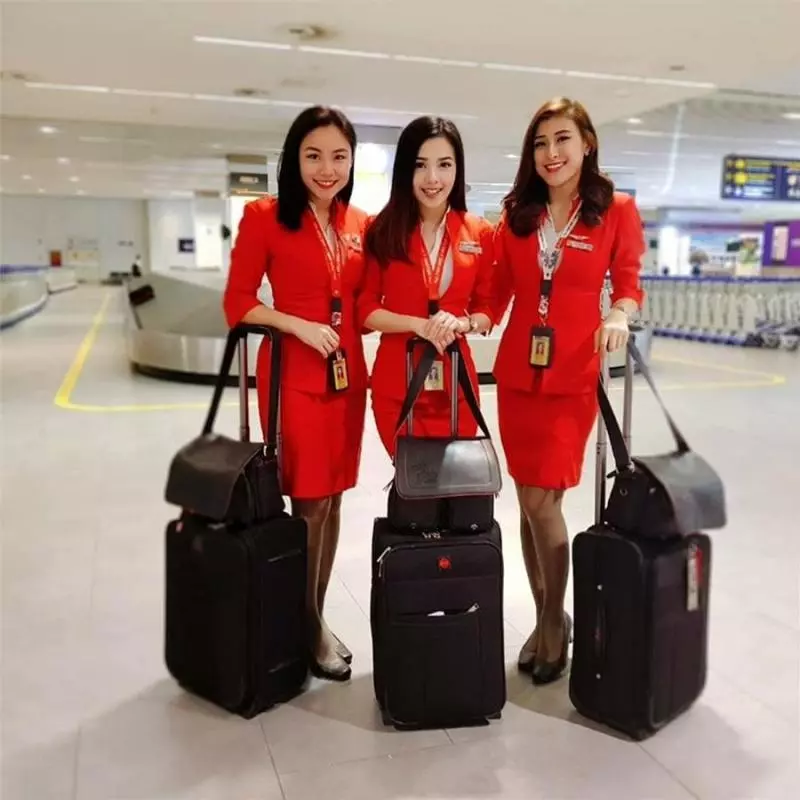 【2018 · 大馬最美空姐!】大馬AirAsia空姐竟然在網路爆紅,這天使樣貌,魔鬼身材真不得了!網友:「亞洲最美空姐