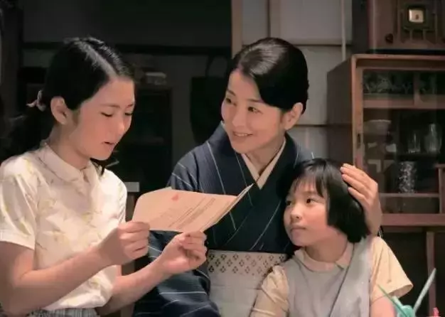 「再哭,就去門外哭 」,這句話對孩子的傷害有多大?教你兩個方法,正確的和孩子溝通