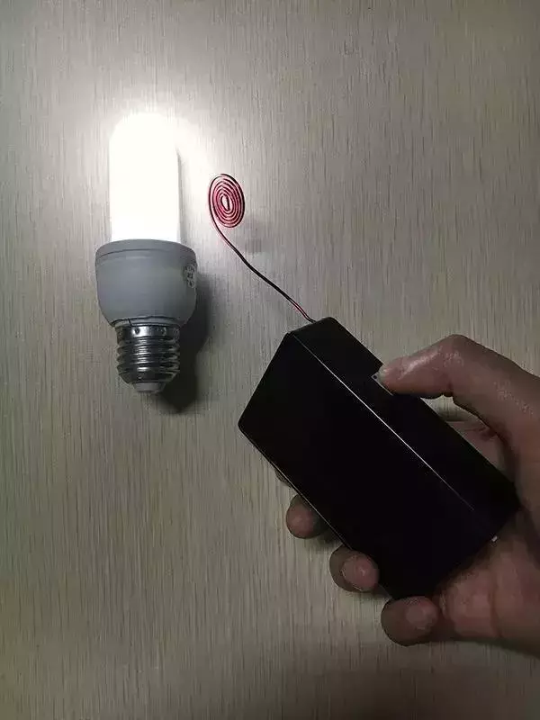 晚上睡覺前,鑰匙一定要插門鎖上,可惜太多人不知道這安全小意識(內含全影片)