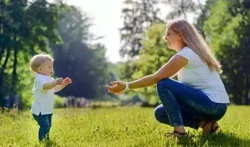 別讓孩子記恨你一輩子:不管多丟臉,都要和他站在同一邊!