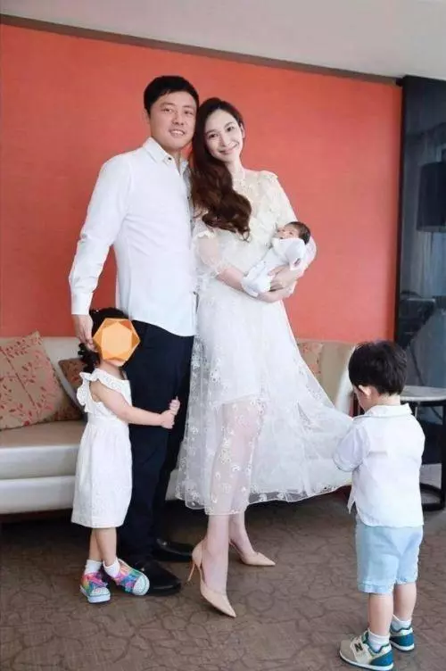 因洗錢4400億?!讓生了3個孩子的吳佩慈沒有嫁進豪門,夢徹底破碎!