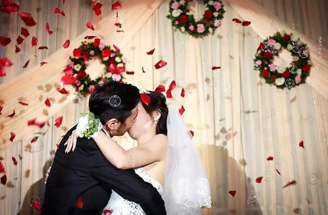 小叔子結婚,公婆拒絕我參加,看了婚禮視頻,我想離婚了!