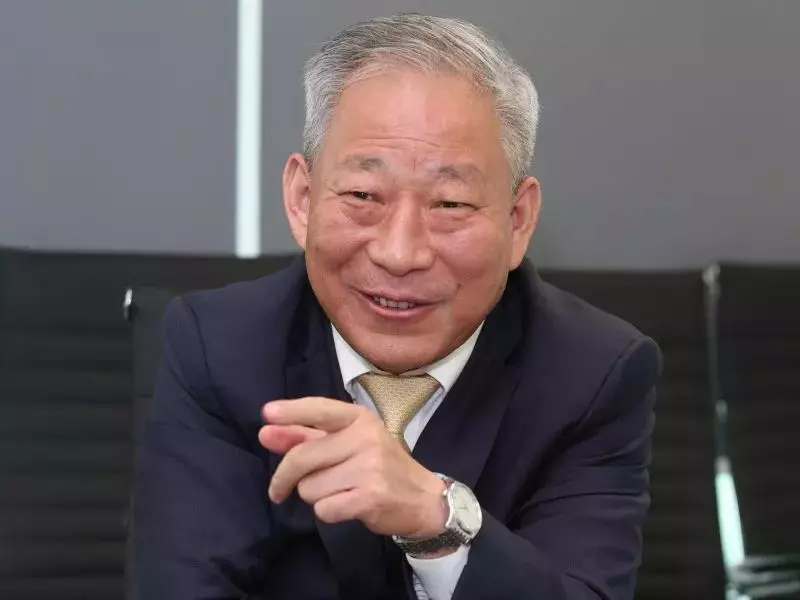 中國富豪嚴介和,這樣評價馬哈迪!