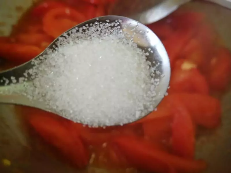 番茄炒雞蛋是先炒番茄,還是先炒蛋?少放一勺它,滋味大不同!