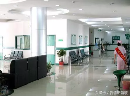岳母生病,我拿兩萬塊錢送到醫院,小舅子一席話讓我想打他