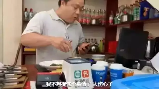 田園犬悲傷絕食而暴瘦,主人為它續命打葡萄糖,可仍無法拯救愛犬