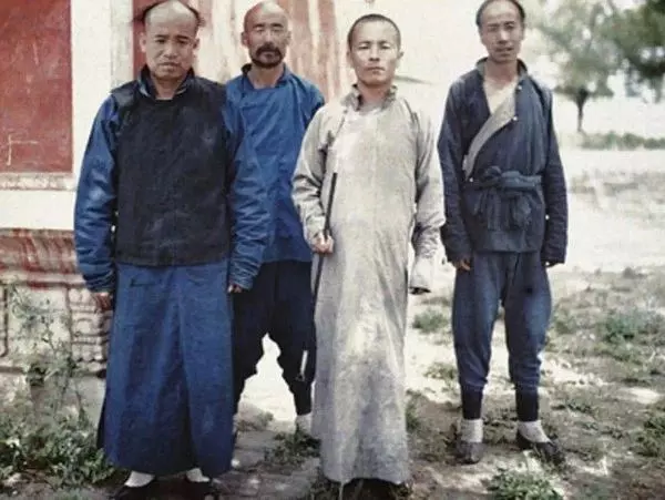 百年前這歪國人一定沒想到!自己竟用七萬張照片碰巧「紀錄了清朝的滅亡」 網友直呼:太珍貴了...