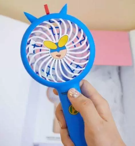夏天的好夥伴「蠟筆小新隨身小風扇」