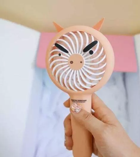 夏天的好夥伴「蠟筆小新隨身小風扇」