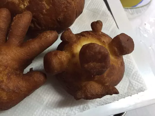 20個「烤完就變成地獄」的超黑暗料理,#6「七孔流血麵包」讓網友笑到噴淚XDD
