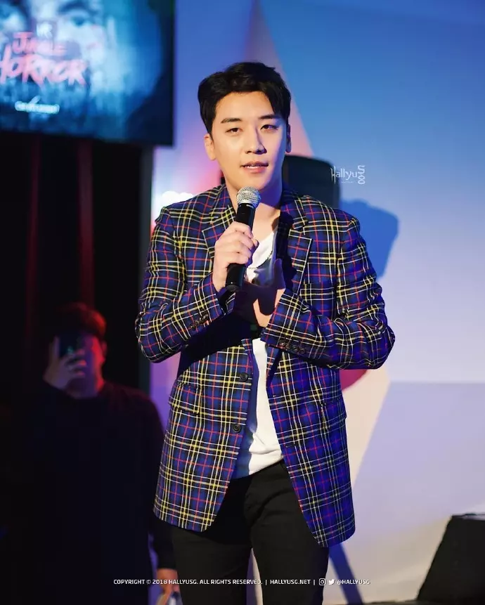 [BigBang][新聞]181115 今天是VR創意總監勝利！親身體驗VR卻發出一聲熊貓叫