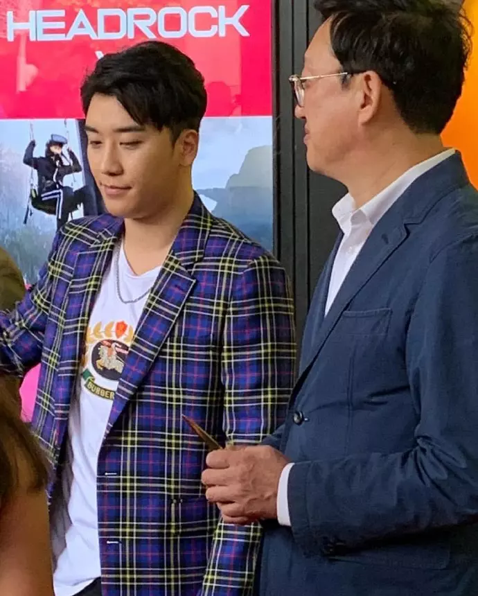 [BigBang][新聞]181115 今天是VR創意總監勝利！親身體驗VR卻發出一聲熊貓叫