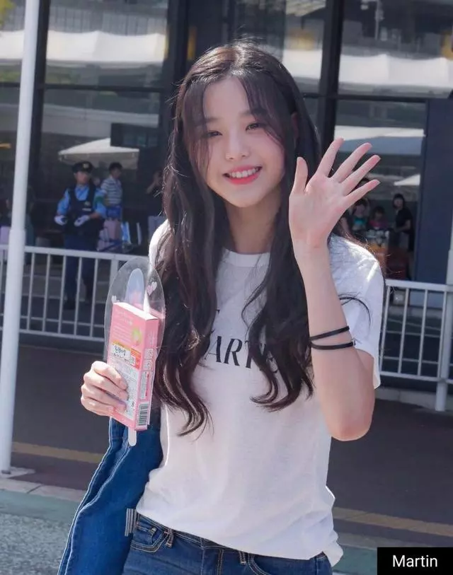 都是十五歲出道,KARA姜知英和IZONE張元英,你的選擇是?