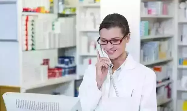 四歲女孩鬧肚子,爸爸帶她去醫院檢查,醫生偷偷瞞著爸爸報了警