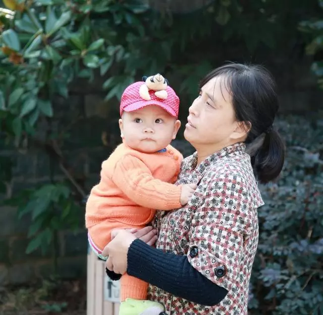 每月付2000,有情有義嫂子幫我照顧兒子,一年後竟提荒唐要求