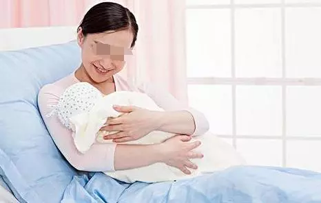 嫂子坐月子第9天,娘家人上門把鍋砸了,全家人都不敢說話