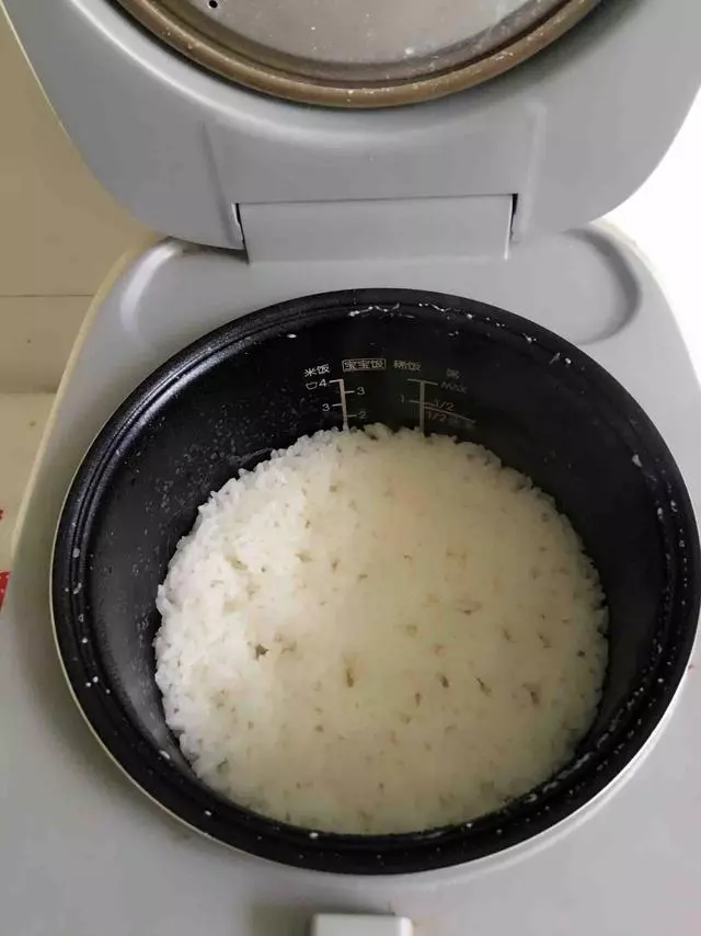 煮米飯時別傻傻只加水,多加這「2步」,煮出來的米飯飽滿柔軟