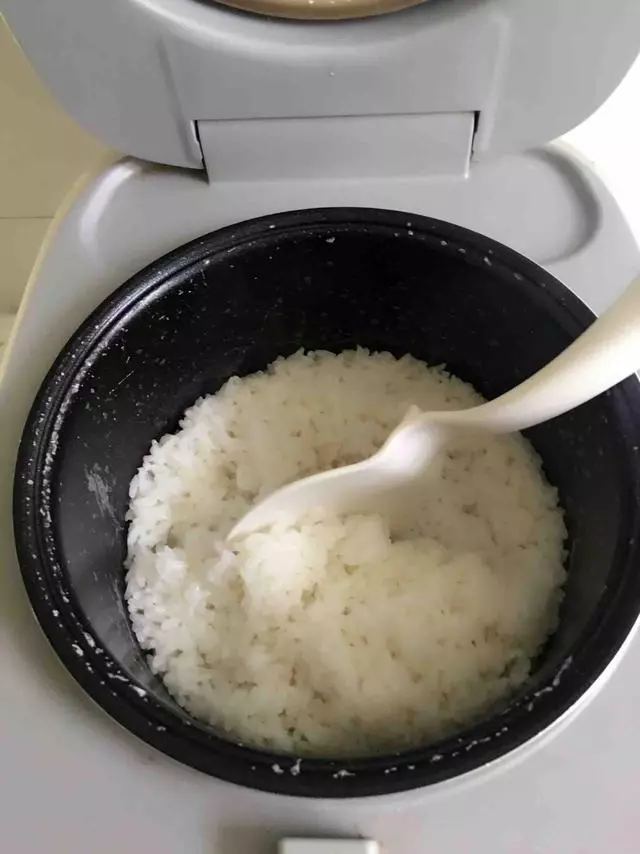 煮米飯時別傻傻只加水,多加這「2步」,煮出來的米飯飽滿柔軟