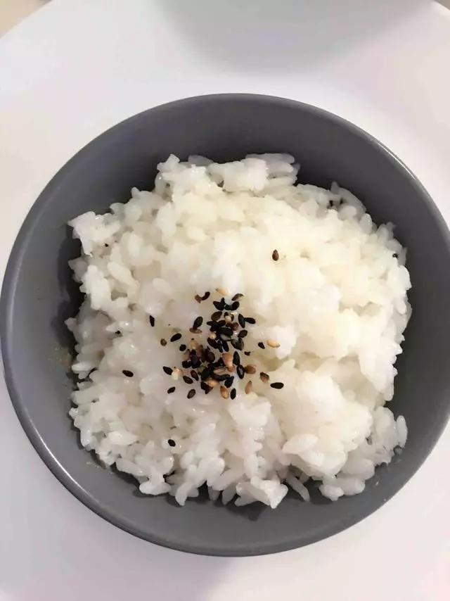 煮米飯時別傻傻只加水,多加這「2步」,煮出來的米飯飽滿柔軟
