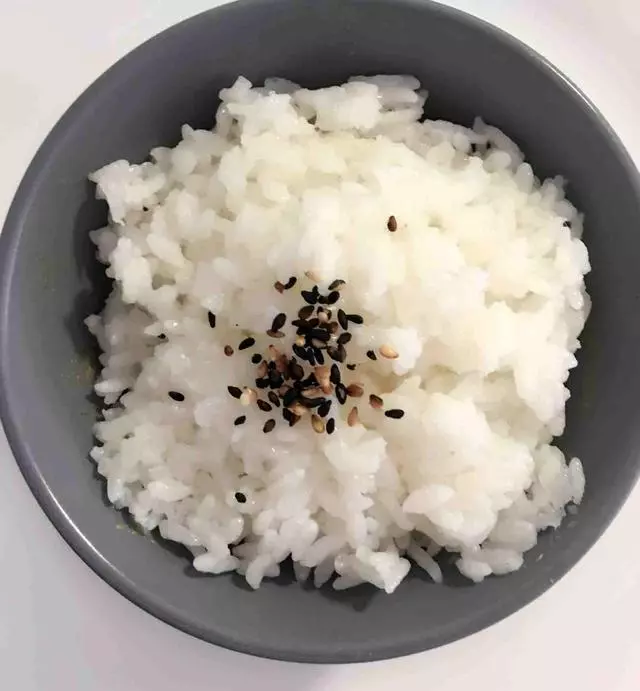 煮米飯時別傻傻只加水,多加這「2步」,煮出來的米飯飽滿柔軟
