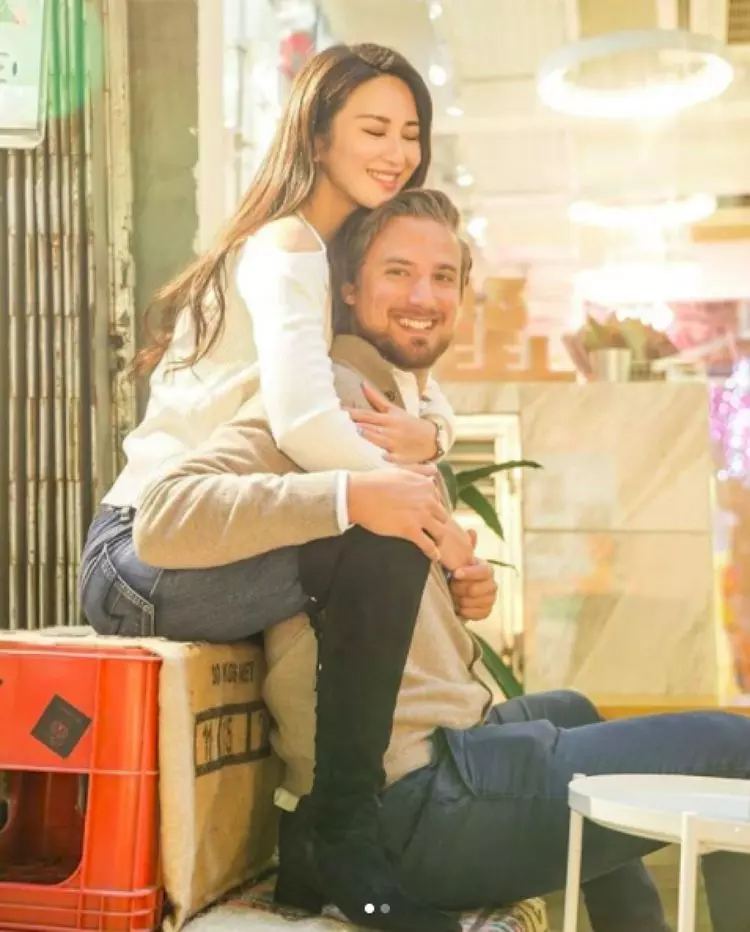 巴打:一早話咗佢係淫底!tvb女藝人搞完婚外情,食緊洋腸都再偷食!