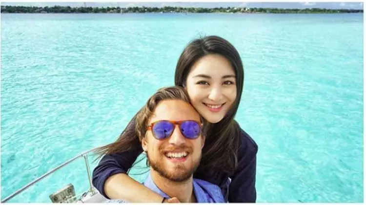 巴打:一早話咗佢係淫底!tvb女藝人搞完婚外情,食緊洋腸都再偷食!
