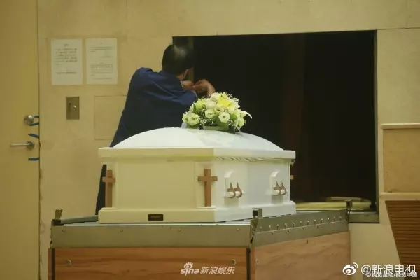 胞姐到殮房領遺體 藍潔瑛化輕煙別紅塵