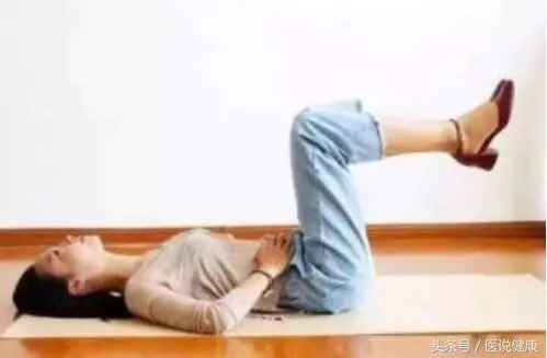 睡前抬腳通氣血,這4種人堅持練習為最佳!加強排毒。穩定血糖。