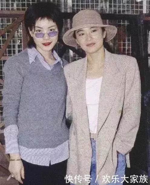 林青霞和誰合影都溫文爾雅,唯獨和圖五,網友:永不再現的經典!