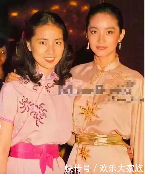 林青霞和誰合影都溫文爾雅,唯獨和圖五,網友:永不再現的經典!