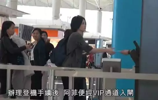 鋒菲被偶遇,王菲素顏又白又美,謝霆鋒眼神寵溺甜炸屏,網友:開心就好!