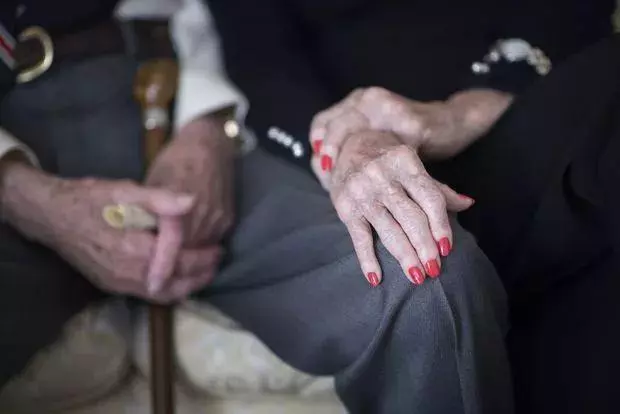 僅僅相識6天,就求婚,一生相戀73年!這對老夫妻在離去前幾天,做了一個「意想不到的決定」
