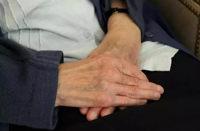 僅僅相識6天,就求婚,一生相戀73年!這對老夫妻在離去前幾天,做了一個「意想不到的決定」