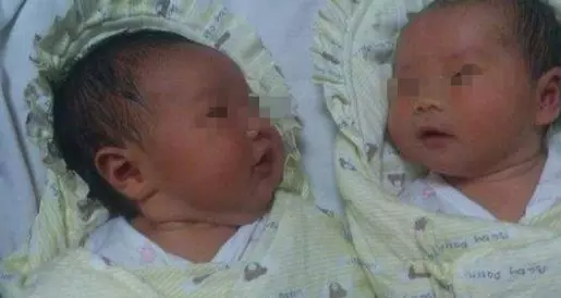 產婦生下雙胞胎,家婆卻在產房門口大罵,丈夫接下來的做法讓人點贊!