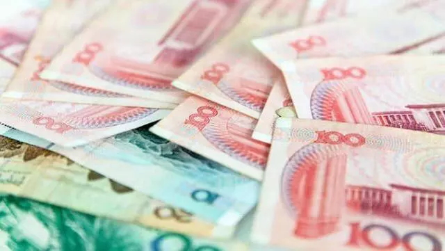 發現存款只剩下零頭,我剛要報警,老婆淡定的說:給我弟買車了