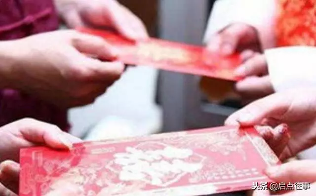 婚禮當天婆婆給大紅包,不小心掉地上,俺撿起來愣神了