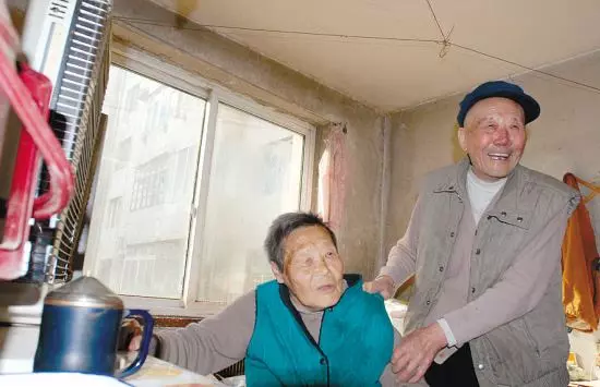 我兩個兒子都上了重點大學,買了大房子,可是我跟老伴還是住進了養老院