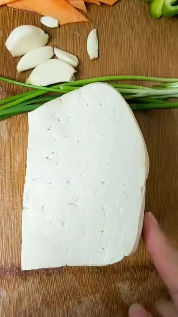 美味家常豆腐,滑溜軟嫩豆香味美,咬一口滿嘴香,缺鮮蔬它來替!